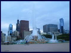 Skyline from Grant Park 12 - Buckingham Fountain and skyscrapers